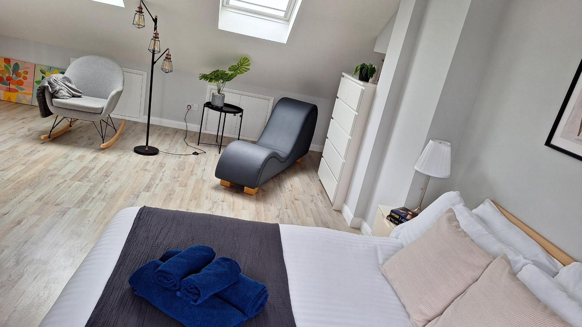 New 2 Bedrooms With Private Ensuite Bathrooms Near Heathrow *