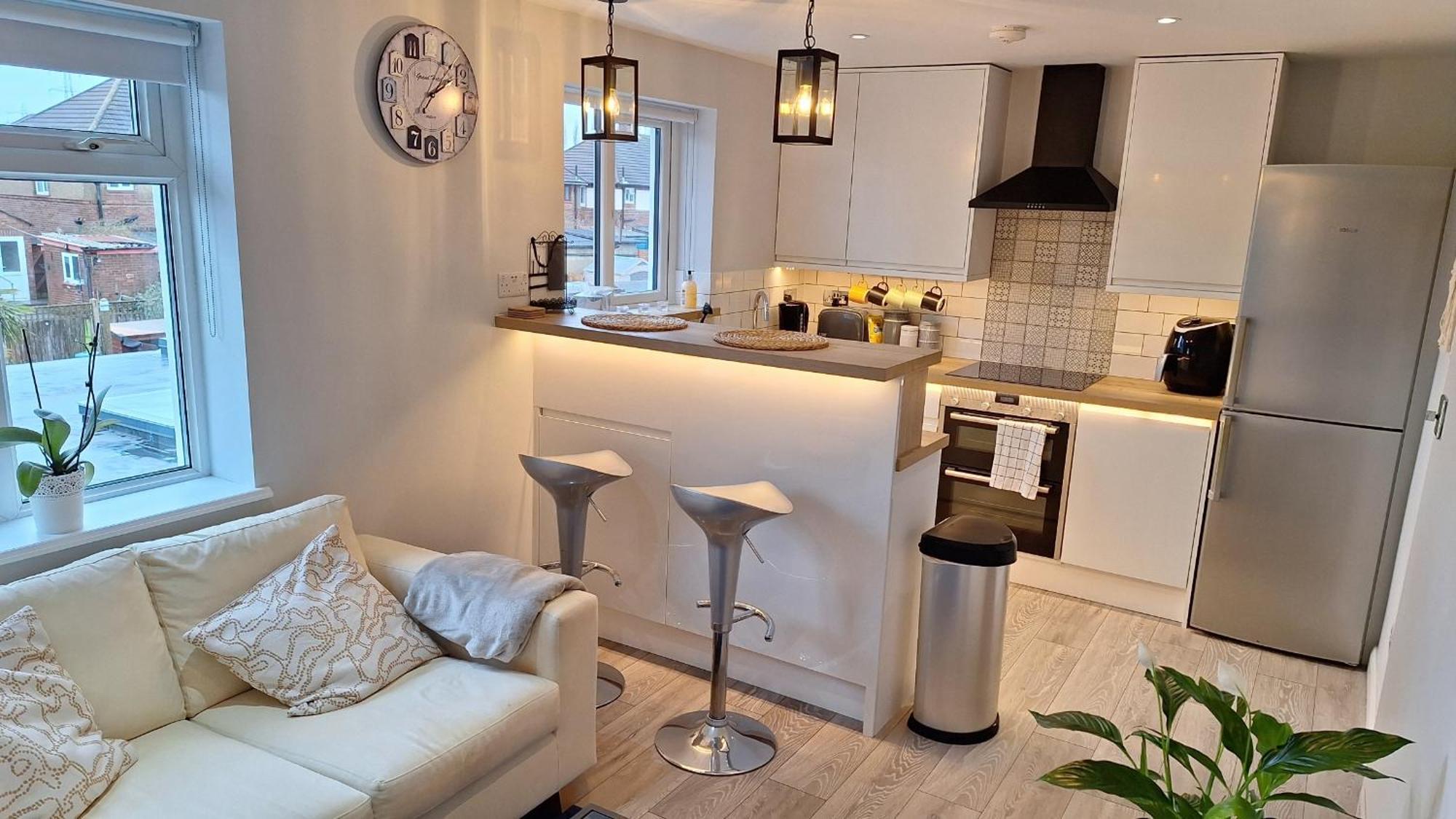 Homestay New 2 Bedrooms With Private Ensuite Bathrooms Near Heathrow *